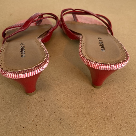 Madden Girl Red Sandals. Size 10 - Picture 5 of 6